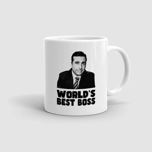 Puede incluir: Taza de cerámica blanca con una imagen en blanco y negro de un hombre y el texto "WORLD'S BEST BOSS" impreso en negro.