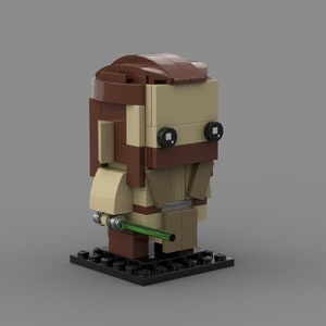 Puede incluir: Una minifigura Lego de un Jedi, de color marrón y beige, con un sable de luz verde. La minifigura está de pie sobre una placa base Lego negra.