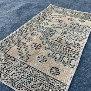 Vintage Turkish Oushak Rug: Handknotted Wool Small Rug (1.4x2.3 ft)