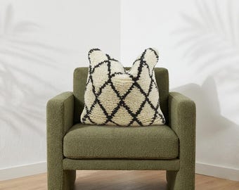 Moroccan Beni Ourain Wool Pillow, Handwoven Berber Shaggy Cushion, Black Cream Diamond Network, Authentic Tribal Cushion Cover P295