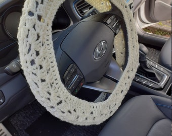 Crocheted steering wheel cover with seatbelt protector