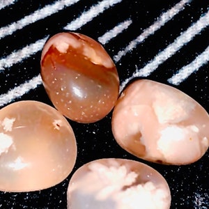 flower agate tumbles