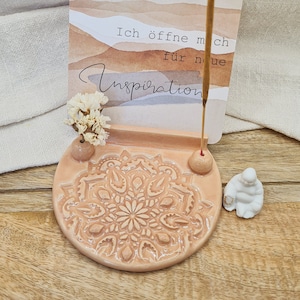 Keramik Kartenhalter, Fotoleiste rund mit Mandala in coral - Kartenleiste, Altar, Jahreszeitentisch handgetöpfert