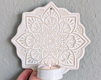 Keramik Wandteelichthalter mit Mandala in weiß-beige, handgetöpferte Wandleuchte, Boho Wanddeko