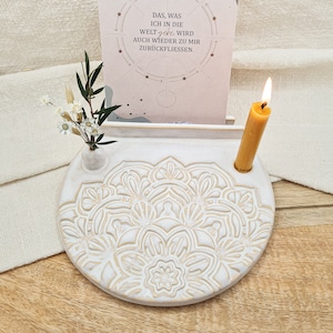 Kartenhalter, Kartenleiste, Altar in weiß beige aus Keramik mit Mandala, Jahreszeitentisch, handgefertigt