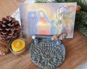 Kartenleiste, Fotohalter in grau-beige mit Mandala, Alternative zu Holz handgefertigt - Altar, Jahreszeitentisch