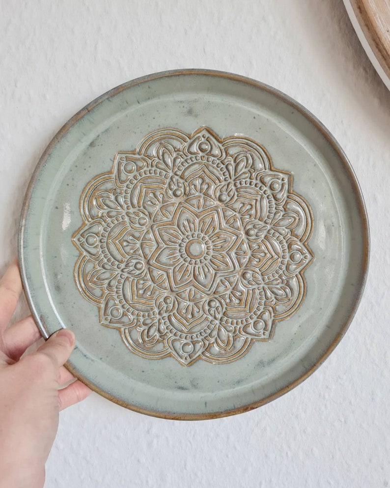 Keramik Teller groß mit Mandala in grau-beige / Boho / handgetöpfert Bild 1