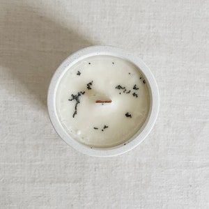 Duftkerze 'vanilla oat' aus Soja und Rapswachs mit Holzdocht klein Bild 3