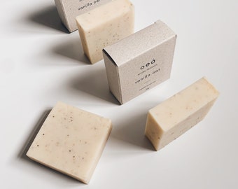 Jabón natural 'avena vainilla' elaborado a partir de aceites orgánicos con leche de avena y aroma de vainilla (110g)