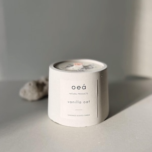 Scented candle &#39;vanilla oat&#39; made from soy and rapeseed wax with wooden wick (small)