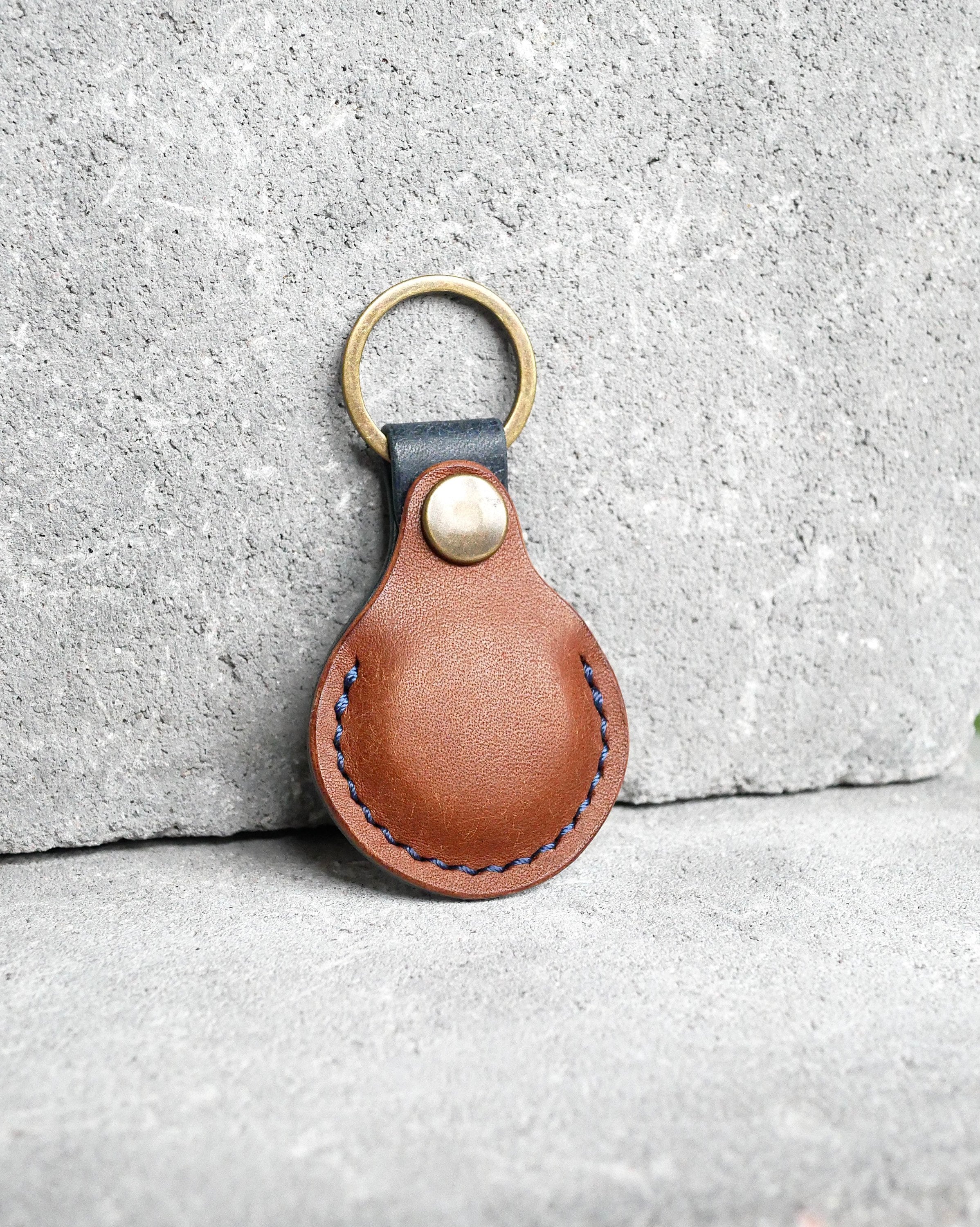 Personalized Leather AirTag Keychain AirTag Holder / AirTag Case - Etsy