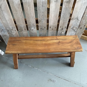 Tweede keuze: bruine houten bank / mahoniehouten bank / decoratieve bank / slaapkamerbank / bedbank