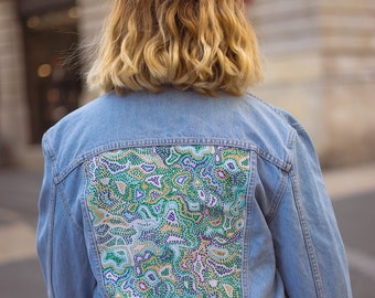 Veste en jean « Méandre», Motif pointillé, Tissu 100% coton, Veste d’upcycling, Pièce unique, Fabrication artisanale