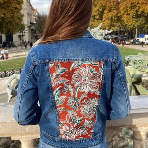 Veste en jean Dégel , Textile floral, Tissu Polyester, Veste dupcycling, Pièce unique, Fabrication artisanale image 1