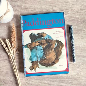 Cuaderno hecho a mano en Francia, encuadernado con papel blanco de 130 g en un antiguo libro de biblioteca alemán, Paddington, upcycling, vintage, azul