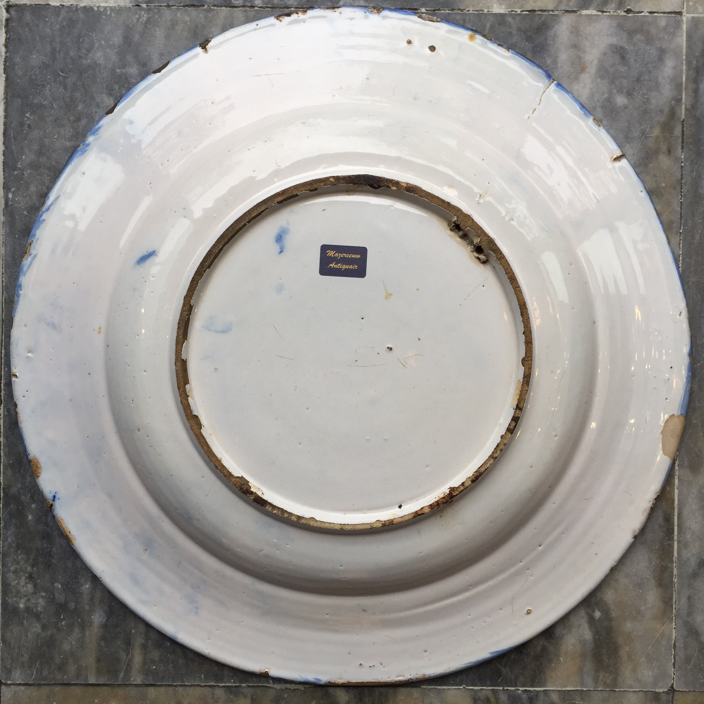 非常に大きなアンティークの17世紀オランダのデルフト皿（中国風