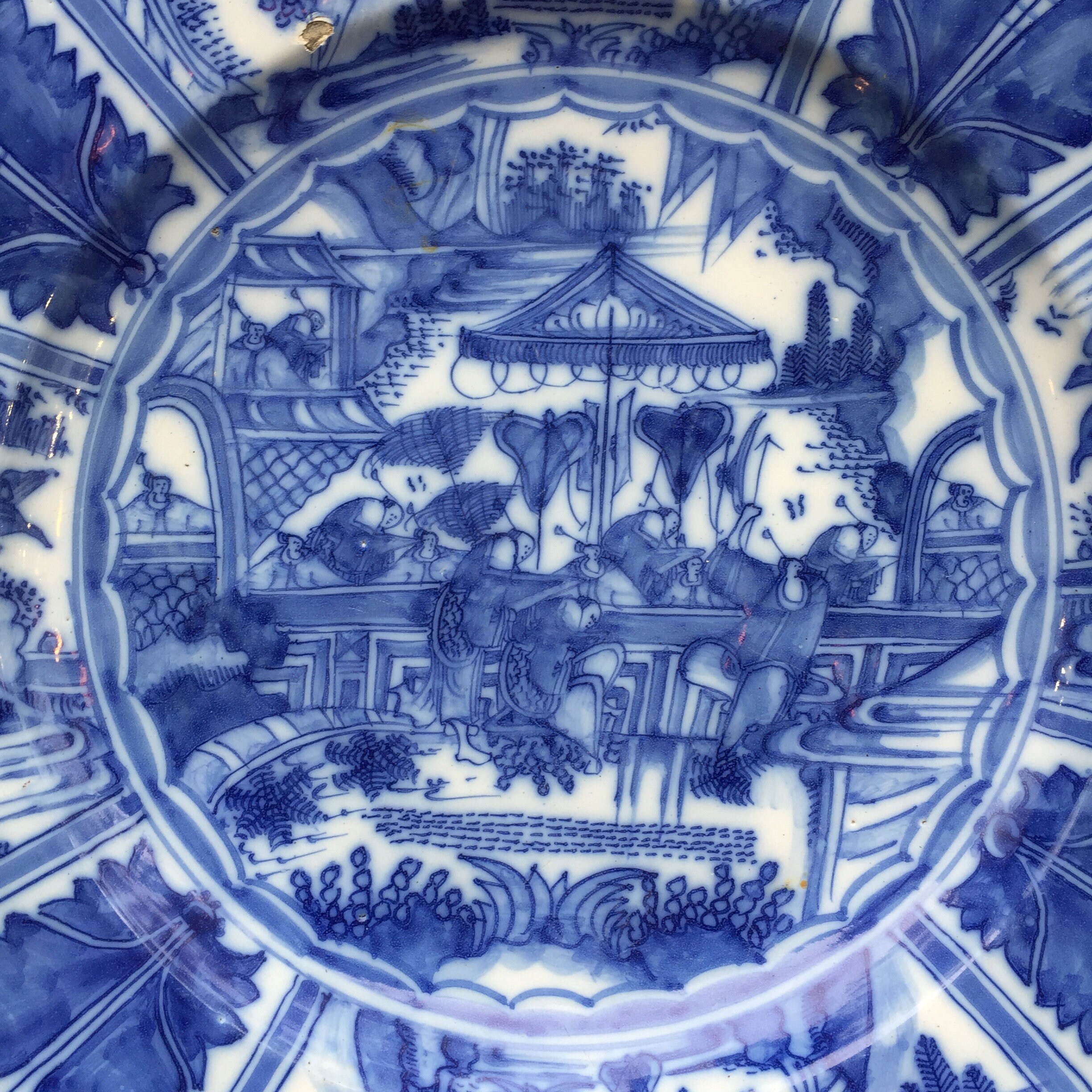 非常に大きなアンティークの17世紀オランダのデルフト皿（中国風