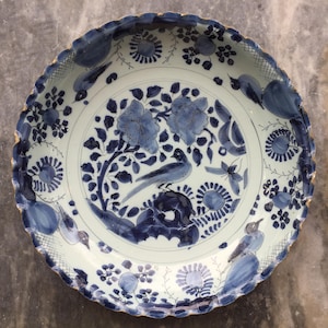 Large Antique 17th century Dutch Delft bowl in Chinese kraak style