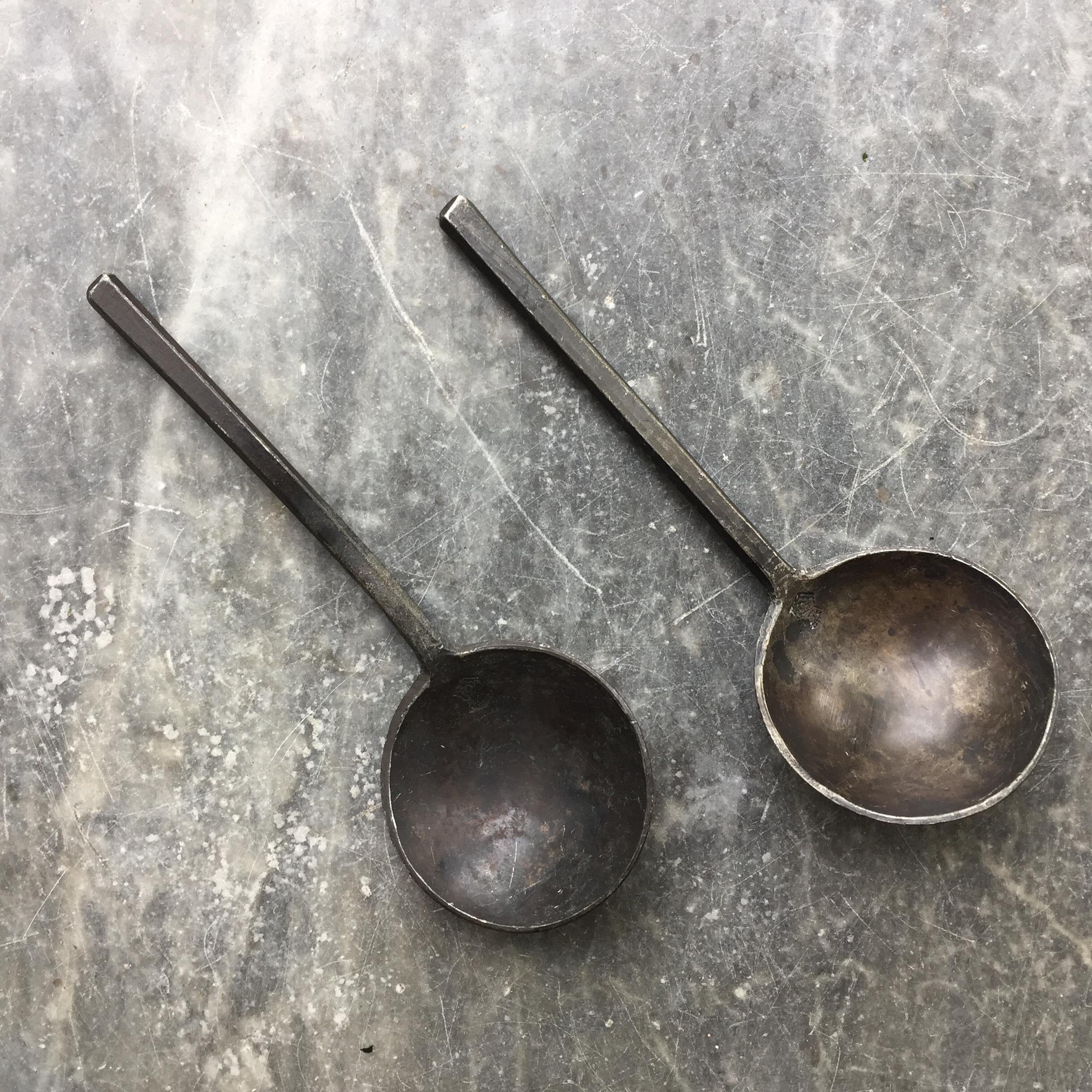 【英国購入】1700年代: 錫ピュータースプーン,1900年代初スプーンセット Set of Two Antique Pewter Spoons From the 16th / 17th Century