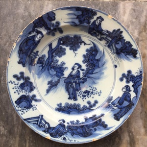 Large Antique 17th century Dutch Delft dish in Chinese style