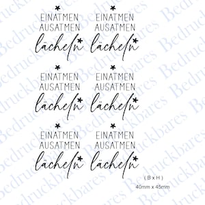 Könnte beinhalten: Vier schwarz-weiße, druckbare Wandaufkleber mit dem Text "Einatmen Ausatmen Lächeln" (Einatmen, Ausatmen, Lächeln) und einem Stern-Symbol. Die Aufkleber sind 40 mm x 45 mm groß.