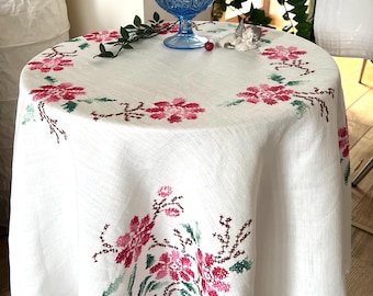Amazing beautiful Vintage Tablecloth with hand Embroidered roses  and hand crocheted  Lace, Embroidered round 150 cm Embroidery cross stitch
