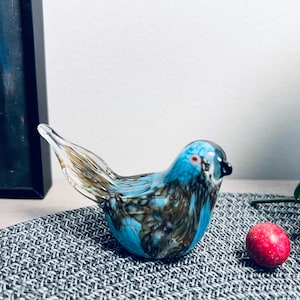 Amazing Vintage 1970s Murano style Art Glass Figurine  Blue Bird Paperweight Kosta Boda  - Sweden, collectible Blue  glass art bird figurine