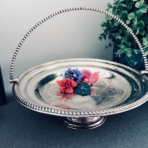 Bol de service baroque vintage en métal argenté baroque orné de Suède, rétro, très beau Grande corbeille à fruits en métal argenté, argent