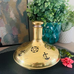 Decanter vintage in ottone nautico svedese, bottiglia del capitano, decanter nautico vintage in ottone e vetro con ancora interna, prodotto in Svezia