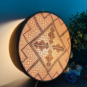 Vintage Scandinavische Zweedse grenen wandlamp, vintage Naversom wandkandelaar van gedraaid grenen, minimalistische gehaakte lamp uit het midden van de eeuw