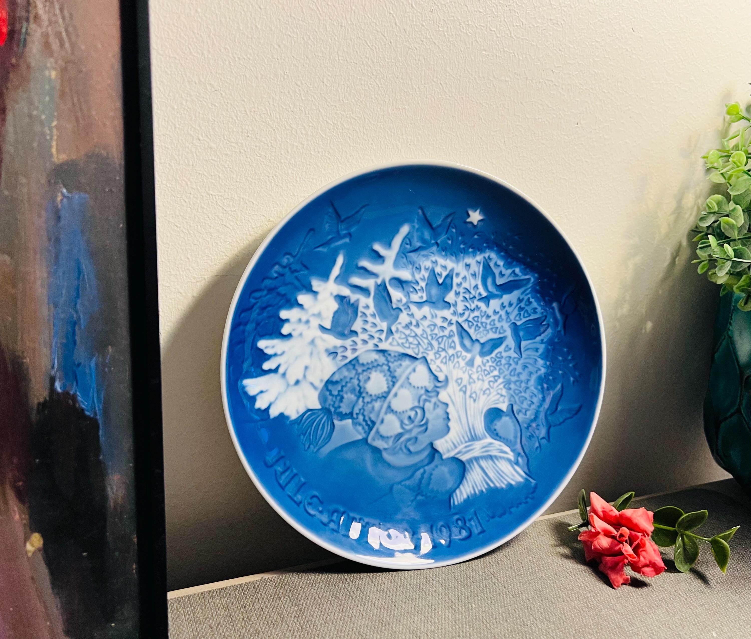 Bing & Grondahl 1981 Christmas Peace Plate, Jule Aften, Blue
