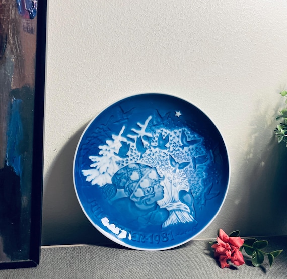 Bing & Grondahl 1981 Christmas Peace Plate, Jule Aften, Blue