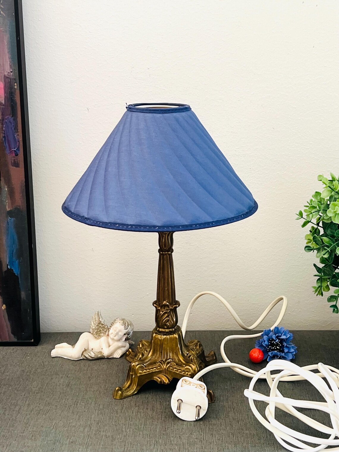 Beautiful,rare romantic Vintage  Lamp..Vintage brass table lamp / nighstand,royal blue  side lamp/ vintage lighting /30 cm brass lamp, foto 3 de 5