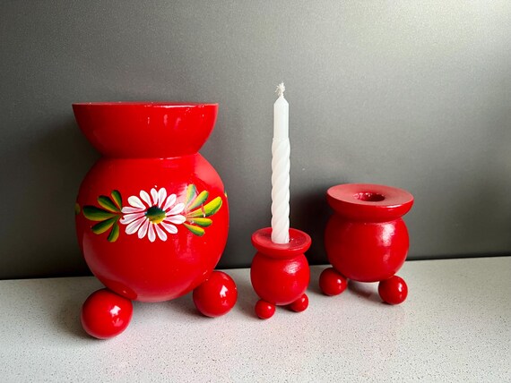 Set von 3 roten schwedischen Dala Kerzenhaltern, vintage Kerzenhalter, Weihnachtskerzenhalter, Kerzenständer aus Holz, rot