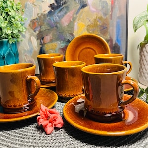 Cerámica sueca vintage Helsingborg Suecia, taza y platillo de terracota marrón minimalista moderno de mediados de siglo decoración escandinava 556