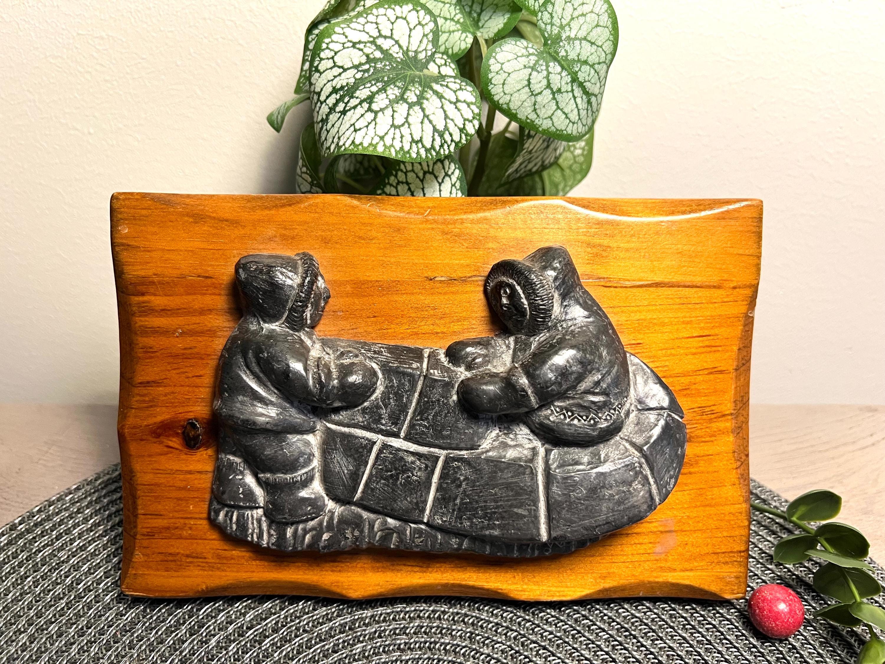 こちらを見つめるアザラシ｜イヌイットアート　カナダ エスキモー 彫刻　石像 Inuit soapstone - Etsy 日本