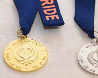 Médailles Sikh Khanda - Ensemble de trois médailles d'or, d'argent et de bronze en relief