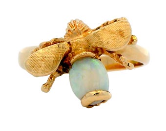 Vintage 14k Yellow Gold Bee Ring with Opal Size 8