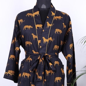 Unisex kimono i ren bomull i mörkblått och gult leopardtryck med hjärtmönster | Morgonrock | Badrock | Lång jacka | Handgjord