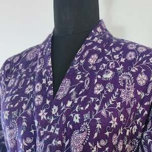Abito da casa kimono misto lana Yak fatto a mano unisex / Stampa floreale classica viola e bianca / Vestaglia invernale calda / Abbigliamento da casa invernale / Regalo