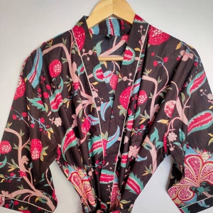 Kimono de algodón puro estampado a mano para hombre Funky House Kimono Black & Red Floral Bloom Kimono/Ropa de salón para hombre