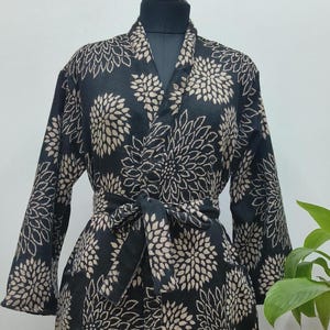 Kimono unisex hecho a mano en mezcla de lana de yak/bata de estar en casa/estampado floral de jardín en negro cerúleo y beige intenso/bata cálida de invierno