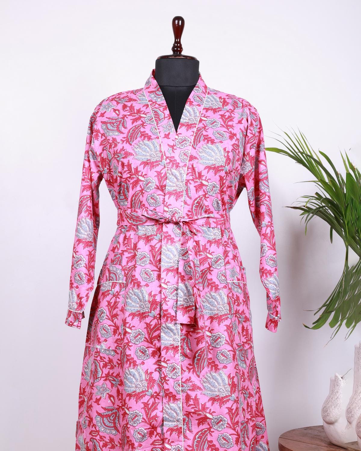 Kimono in cotone floreale: abito da sposa con stampa a blocchi