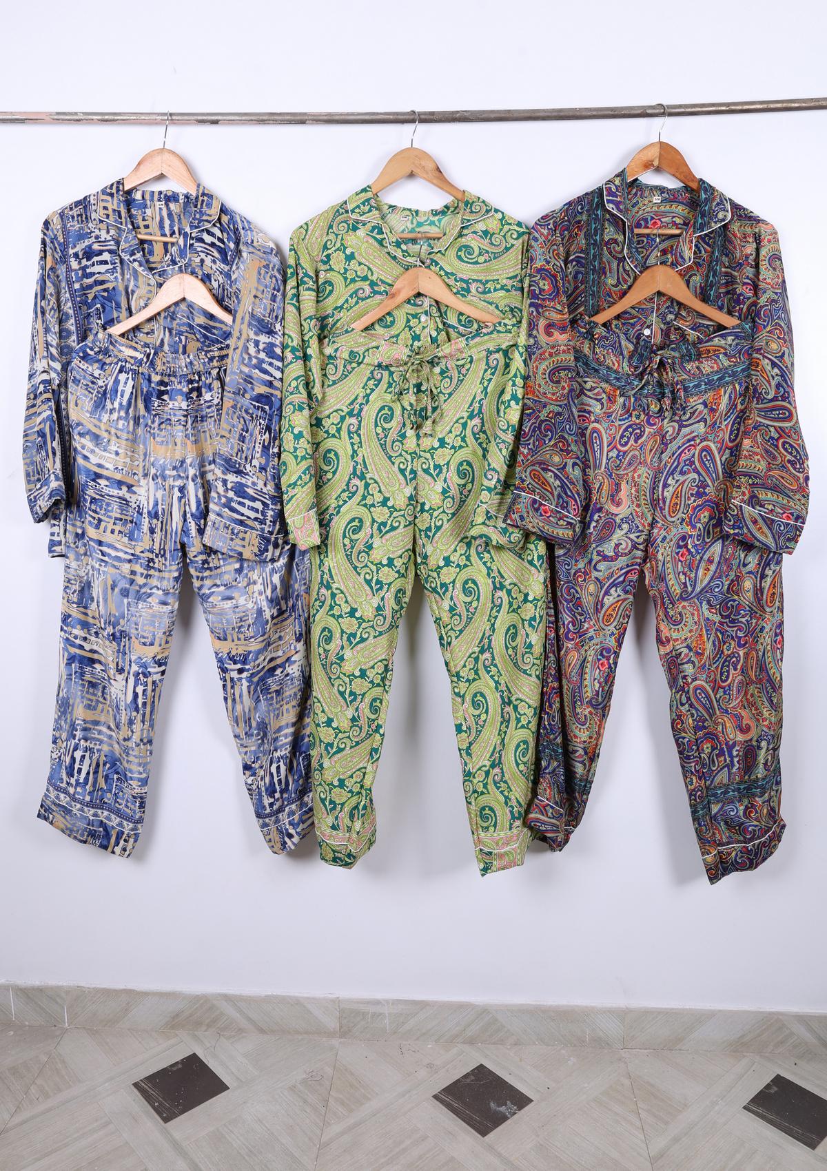 ウィズ ネイビー系ペイズリー柄パジャマ 151cm ねこプリントが可愛い!ビエラパジャマ - ファッション通販ならセシール