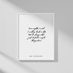 Może przedstawiać: Czarno-biały wydruk typograficzny z tekstem "Some nights I wish I could go back in life Not to change shit just to feel a couple things twice" oraz tekstem "DRAKE / 6PM IN NEW YORK" na dole.