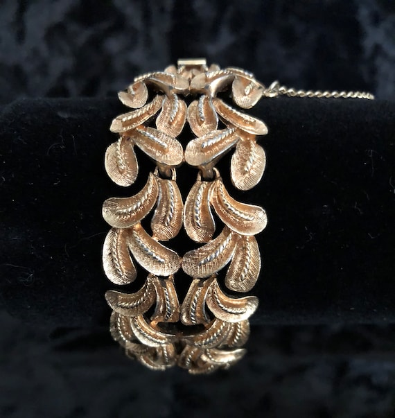 Gold Leaf Pattern Bracelet