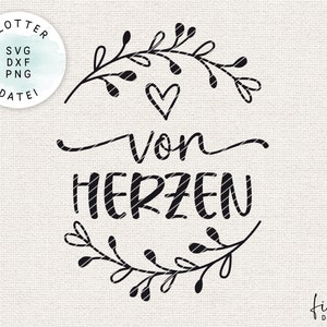 Könnte beinhalten: Ein digitales Design mit den Worten "Von Herzen" in schwarzer Schrift und Blockbuchstaben, umgeben von einem floralen Kranz und einem Herz. Enthält einen Aquarellkreis mit den Worten "Plotter, SVG, DXF, PNG, Datei".