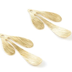2 Pieces Brass Textured Leaf Charms - Textured Leaf Shaped Raw Brass Pendant - Earring Findings - Jewelry Supplies - 35,2x17,28x0,63mm