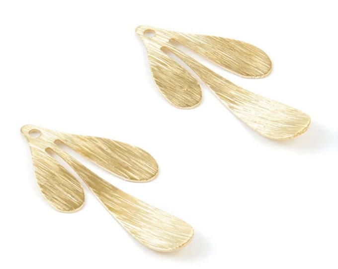 2 Pieces Brass Textured Leaf Charms - Textured Leaf Shaped Raw Brass Pendant - Earring Findings - Jewelry Supplies - 35,2x17,28x0,63mm