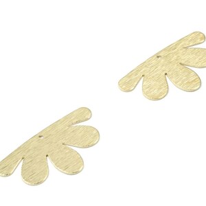 2 Pieces Brass Flower Earring Charms - Raw Brass Textured Flower Pendant - Earring Findings - Jewellery Supplies - 33.84x18.11x0.79mm